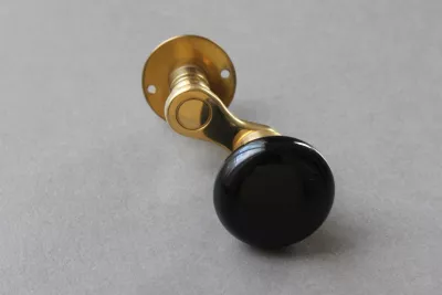 MANIVELLE BORDELAISE Bouton rond noir - sur rosace Laiton Poli